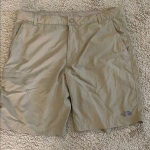 Men’s north face shorts sz 38